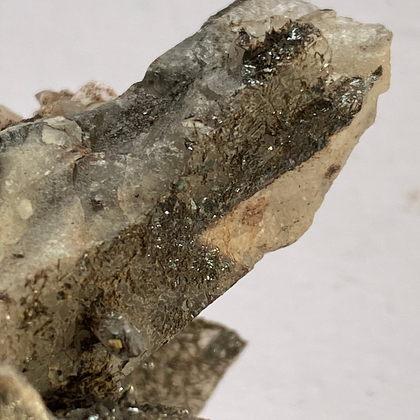 QUARTZ WITH TRACES SPECULARITE/HEMATITE. BOTALLACK MINE, CORNWALL 126g MF13