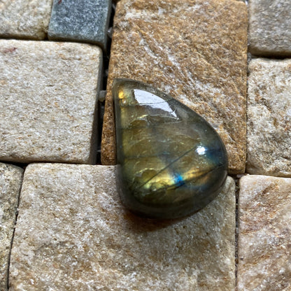 LABRADORITE NATURAL GEMSTONE - NAIN COMPLEX, LABRADOR, CANADA. 27Ct. MFG 5167