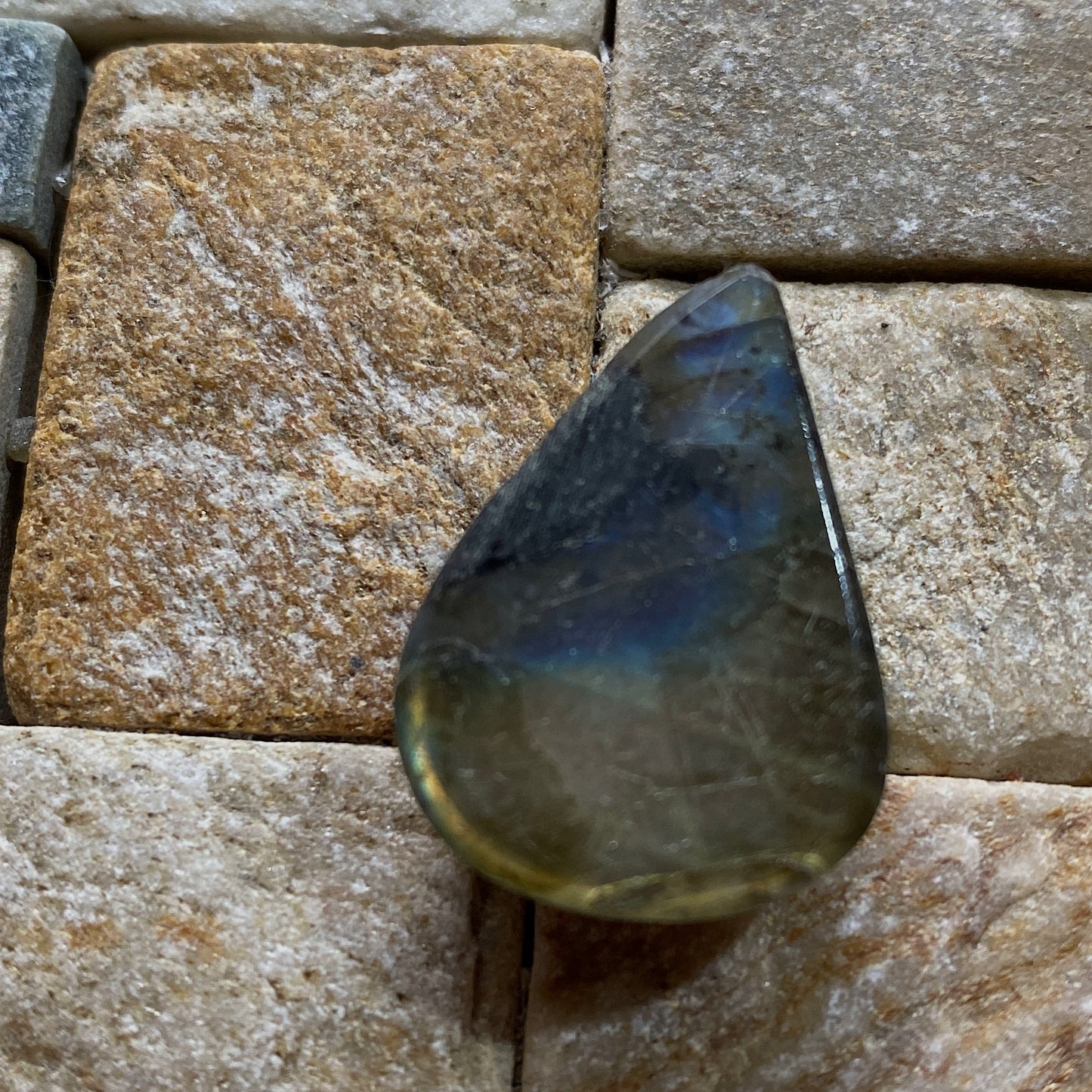 LABRADORITE NATURAL GEMSTONE - NAIN COMPLEX, LABRADOR, CANADA. 27Ct. MFG 5167