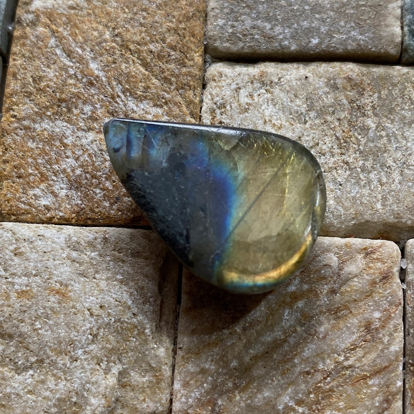 LABRADORITE NATURAL GEMSTONE - NAIN COMPLEX, LABRADOR, CANADA. 27Ct. MFG 5167