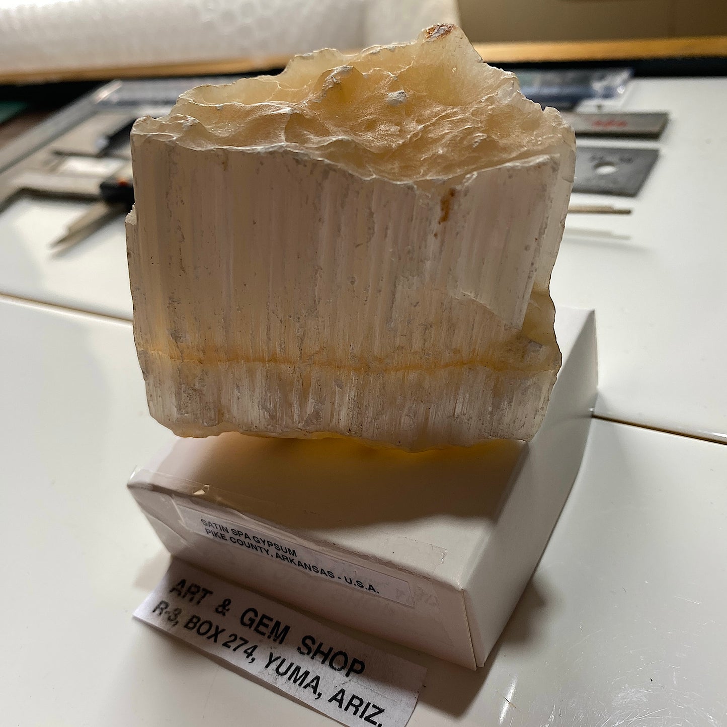 SATIN SPAR GYPSUM ; PIKE COUNTY, ARKANSAS, U.S.A.  351g MF5310