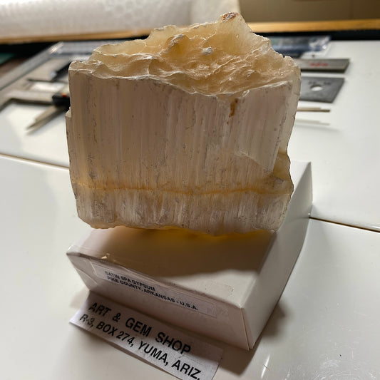 SATIN SPAR GYPSUM ; PIKE COUNTY, ARKANSAS, U.S.A.  351g MF5310