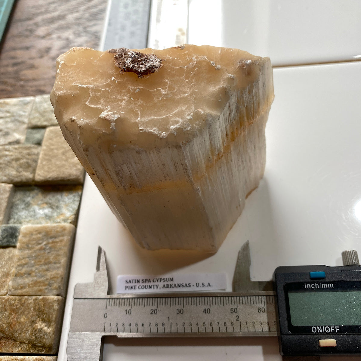 SATIN SPAR GYPSUM ; PIKE COUNTY, ARKANSAS, U.S.A.  351g MF5310