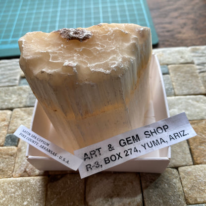 SATIN SPAR GYPSUM ; PIKE COUNTY, ARKANSAS, U.S.A.  351g MF5310