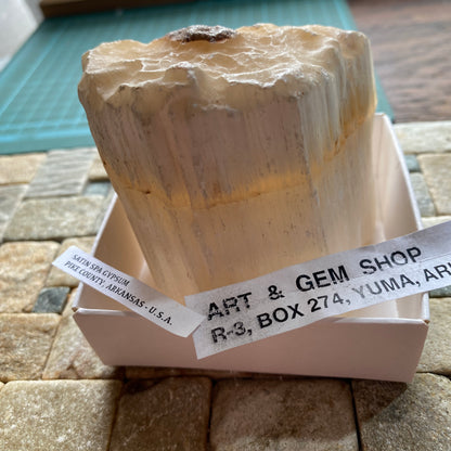SATIN SPAR GYPSUM ; PIKE COUNTY, ARKANSAS, U.S.A.  351g MF5310