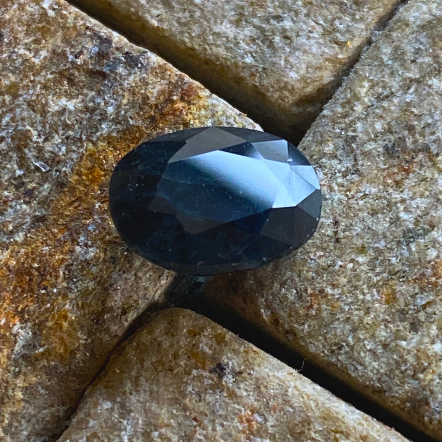 SAPPHIRE CORUNDUM GEMSTONE  - DEEP BLUE - NORTHERN CAPE, SOUTH AFRICA 3.60Ct. MFG9791