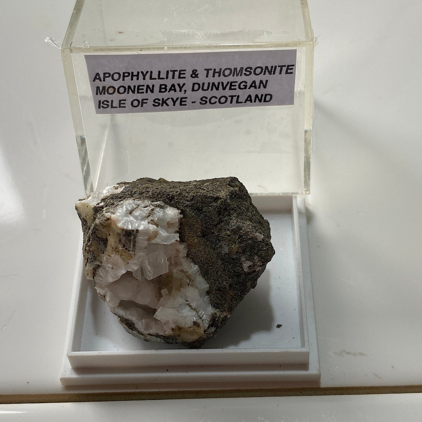 APOPHYLLITE & THOMSONITE - MOONEN BAY, ISLE OF SKYE, SCOTLAND 18g MF1676