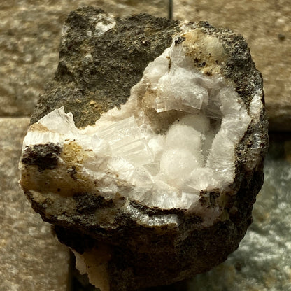 APOPHYLLITE & THOMSONITE - MOONEN BAY, ISLE OF SKYE, SCOTLAND 18g MF1676