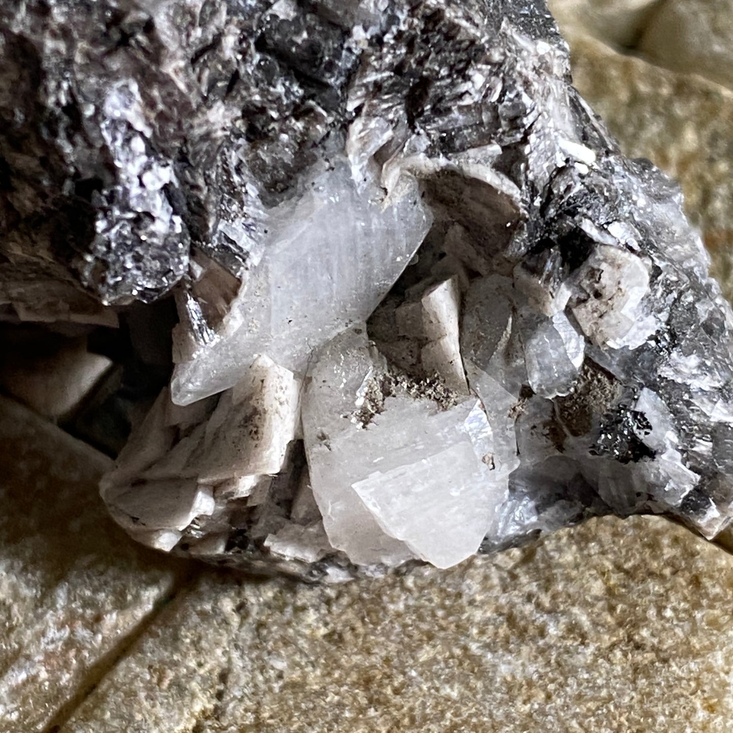 CERUSSITE FROM 3MMM MINE, BROKEN HILL, AUSTRALIA 82g MF1420