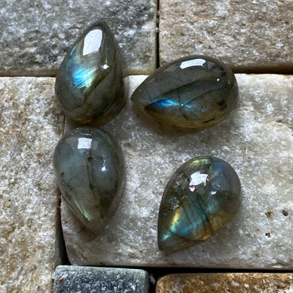 LABRADORITE NATURAL MINED GEMSTONES x 4 - NAIN COMPLEX, LABRADOR, CANADA 18Ct MFG5170