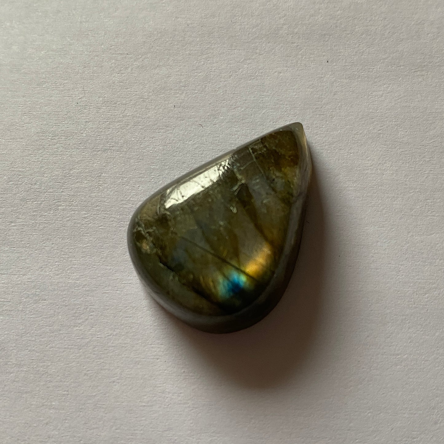 LABRADORITE [GEMSTONE  -  PLAGIOCLASE FELDSPAR] - NEWFOUNDLAND 28Ct  MFG8394