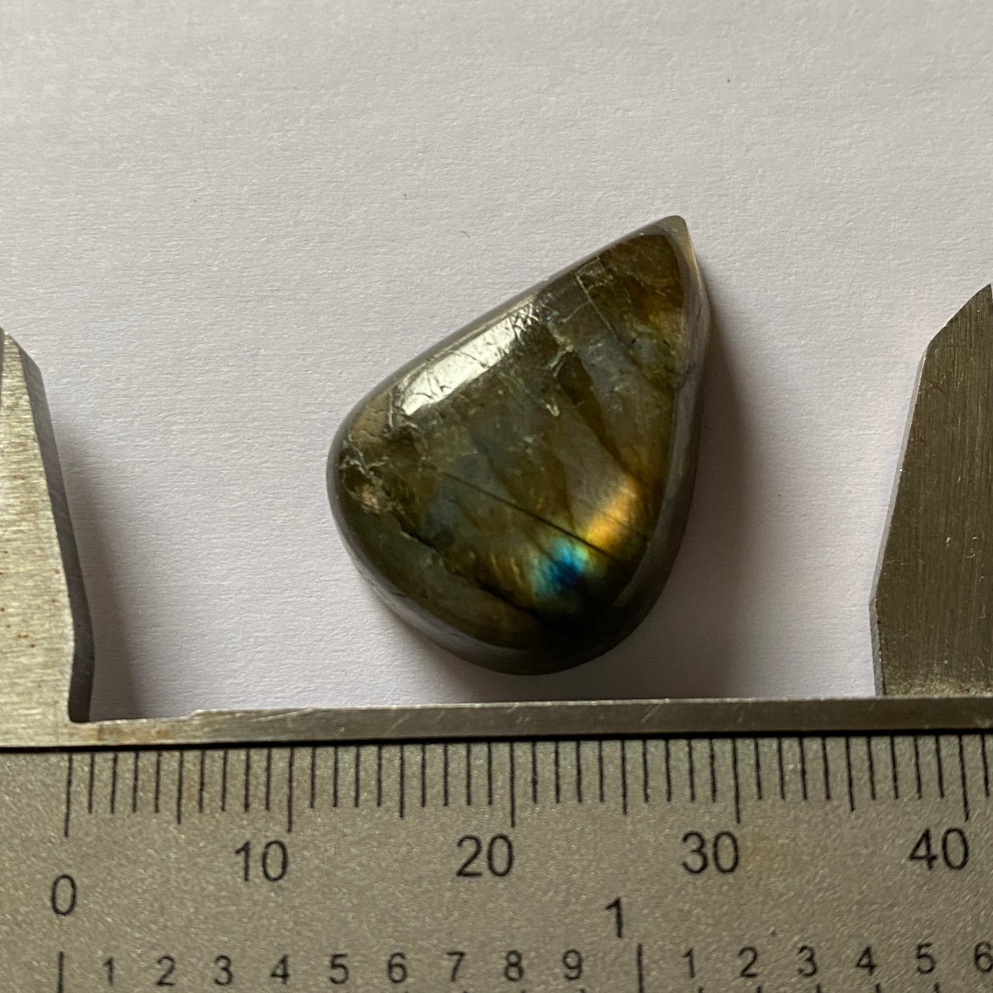 LABRADORITE [GEMSTONE  -  PLAGIOCLASE FELDSPAR] - NEWFOUNDLAND 28Ct  MFG8394