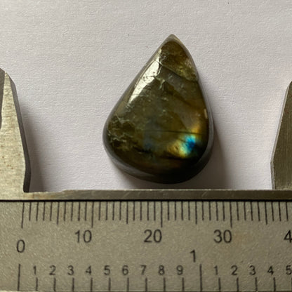 LABRADORITE [GEMSTONE  -  PLAGIOCLASE FELDSPAR] - NEWFOUNDLAND 28Ct  MFG8394