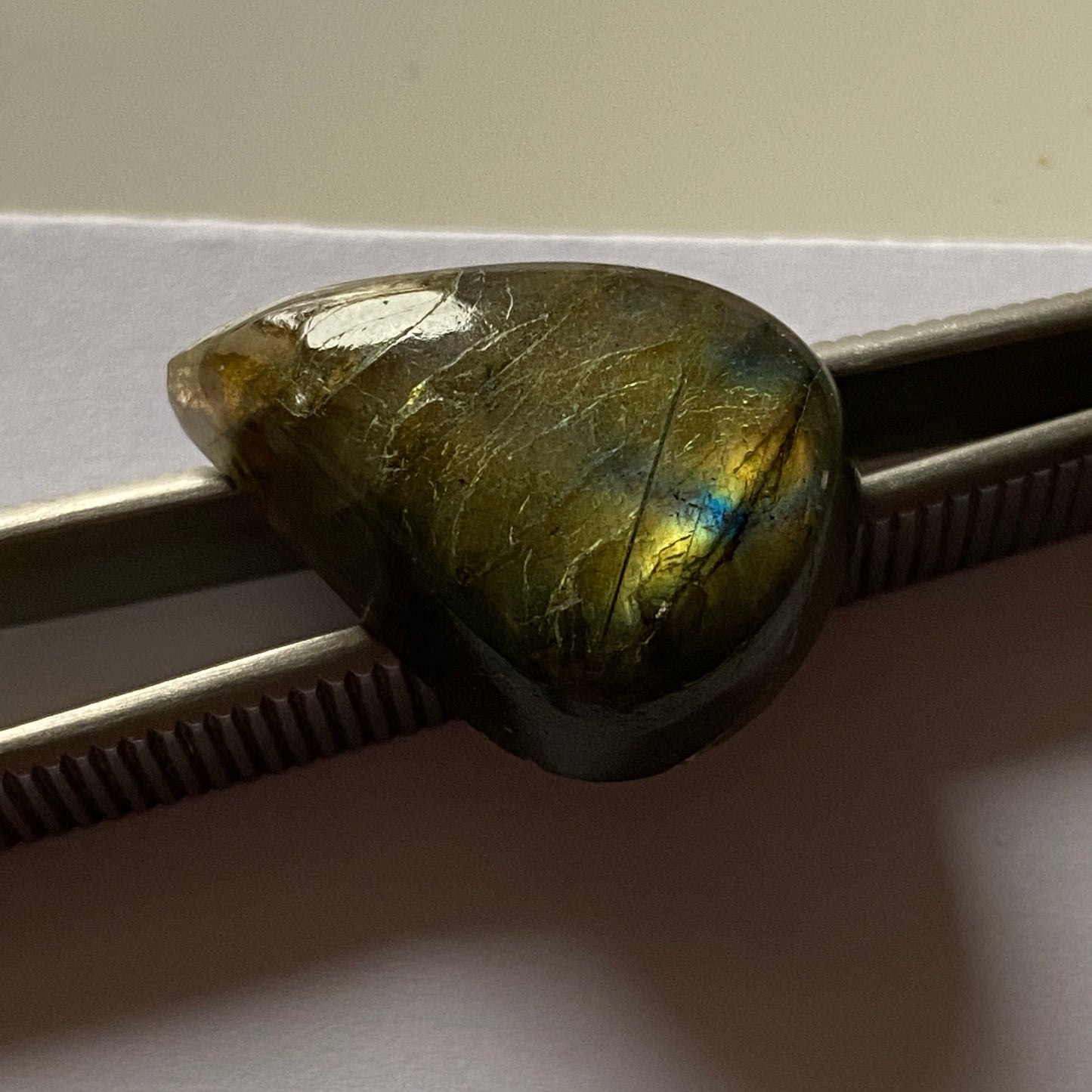 LABRADORITE [GEMSTONE  -  PLAGIOCLASE FELDSPAR] - NEWFOUNDLAND 28Ct  MFG8394