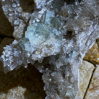 FLUORITE WITH QUARTZ - XIANGHUALING MINE, CHENZOU, CHINA. 47g. MF4245