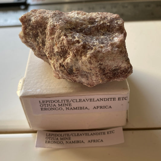 LEPIDOLITE MICA IN CLEAVELANDITE : OTJUA MINE, ERONGO, NAMIBIA. 84g MF5318