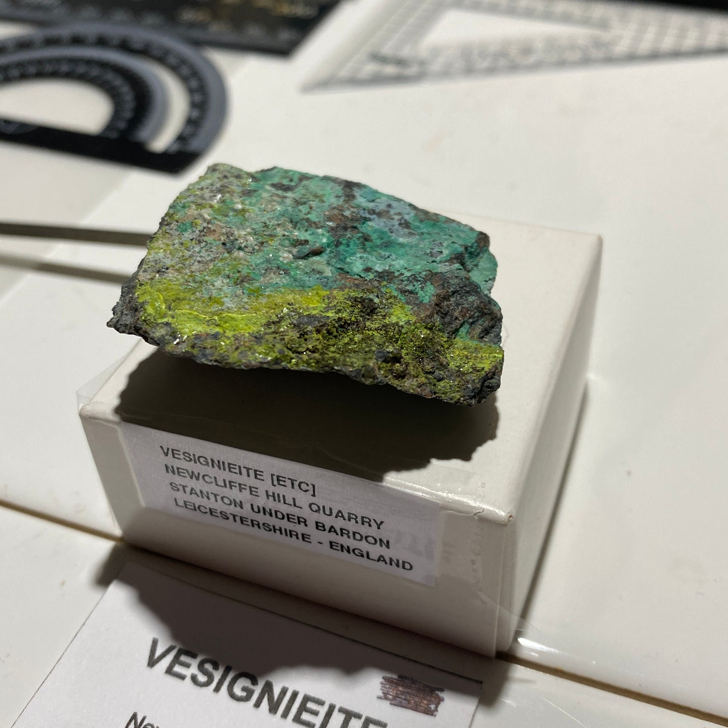 VESIGNIEITE [ETC] : NEW CLIFFE HILL QUARRY, LEICESTERSHIRE, ENGLAND 32g MF4604