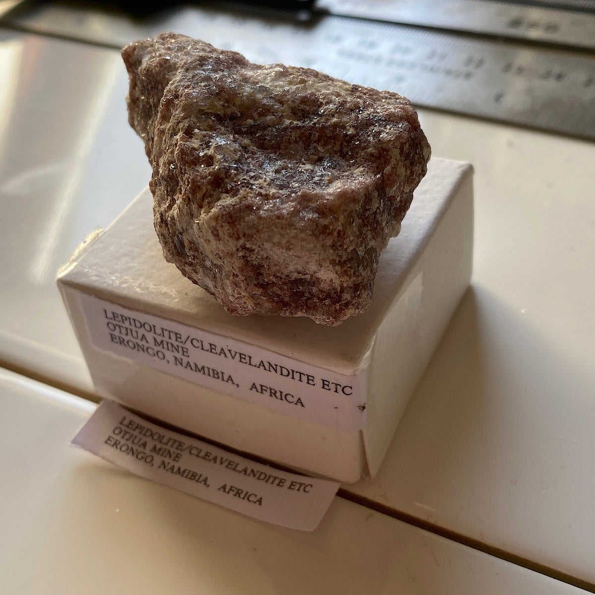 LEPIDOLITE MICA IN CLEAVELANDITE : OTJUA MINE, ERONGO, NAMIBIA. 84g MF5318
