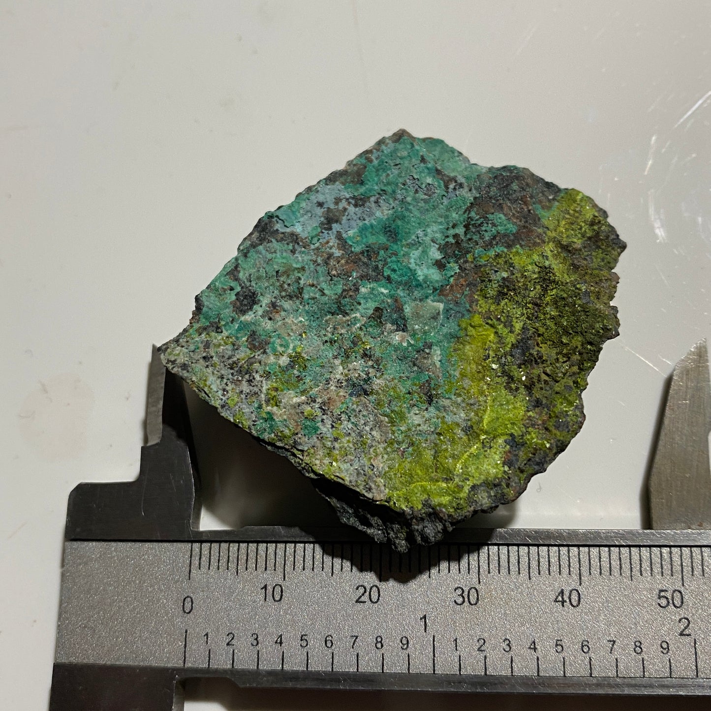 VESIGNIEITE [ETC] : NEW CLIFFE HILL QUARRY, LEICESTERSHIRE, ENGLAND 32g MF4604