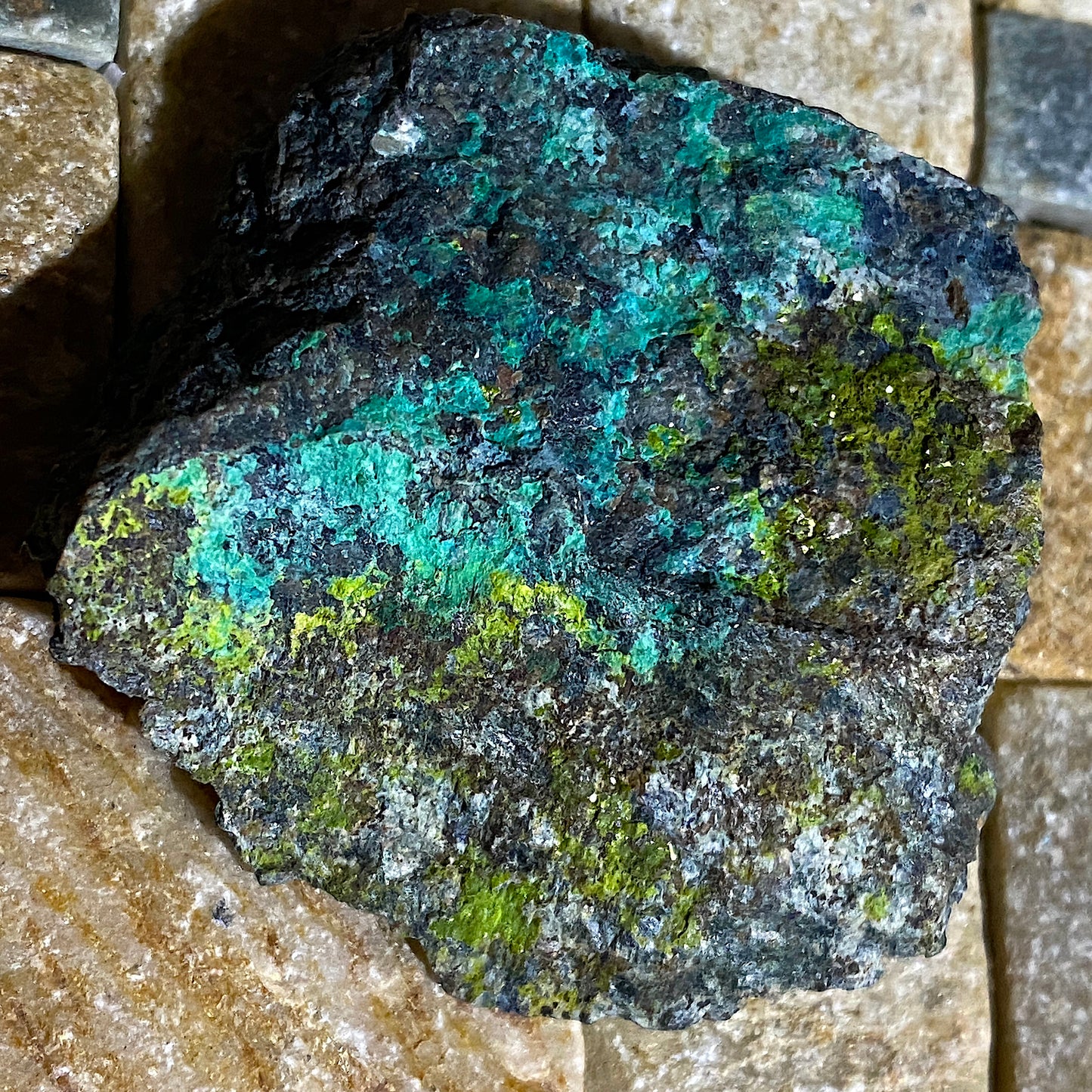 VESIGNIEITE [ETC] : NEW CLIFFE HILL QUARRY, LEICESTERSHIRE, ENGLAND 32g MF4604