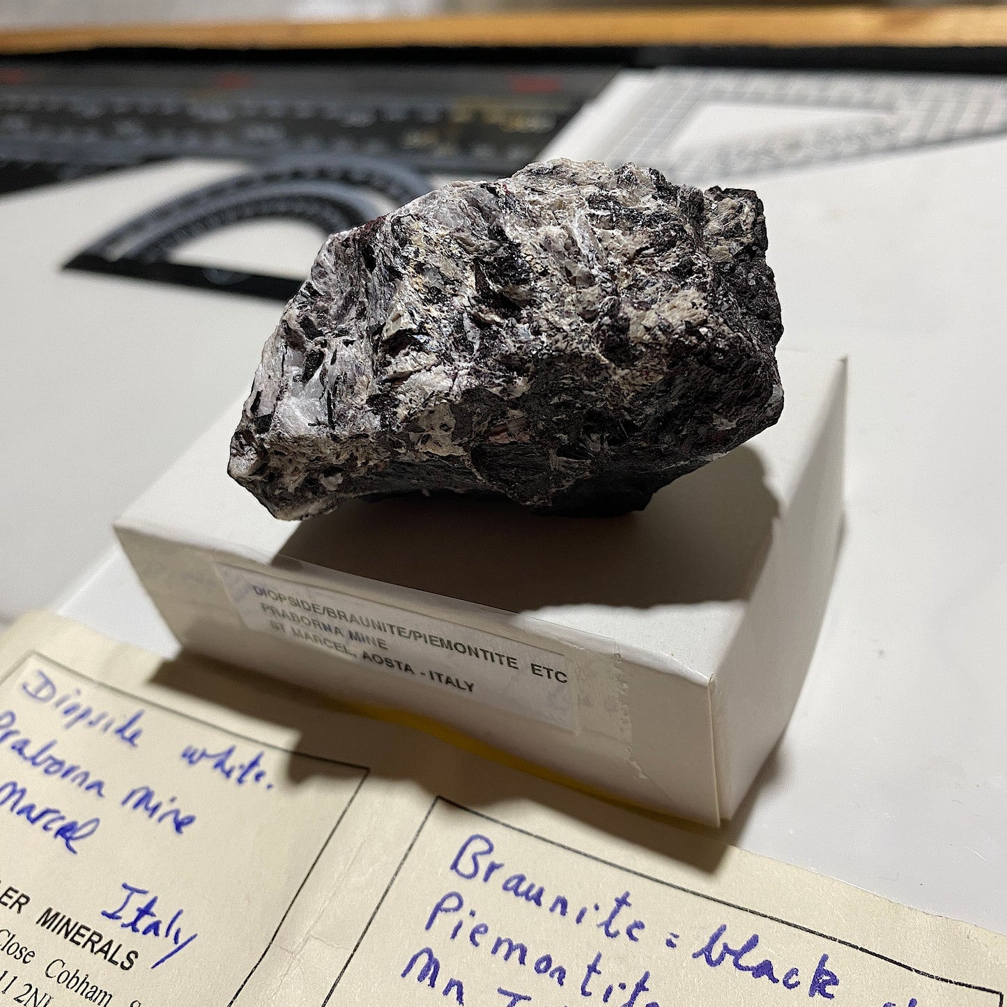 BRAUNITE/PIEMONTITE/DIOPSIDE [ETC] : PRABORNA MINE, ST MARCEL, AOSTA, ITALY 93g MF4624