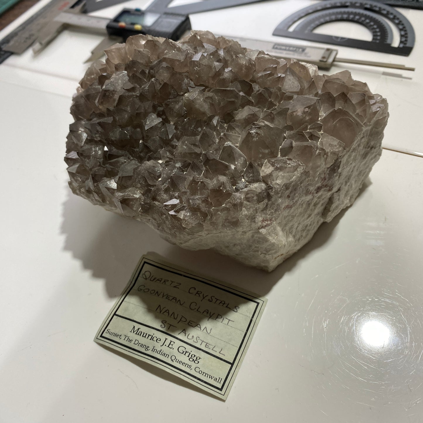 QUARTZ CRYSTAL ASSEMBLAGE : GOONVEAN PIT, NANDEAN, CORNWALL 1257g MF4601