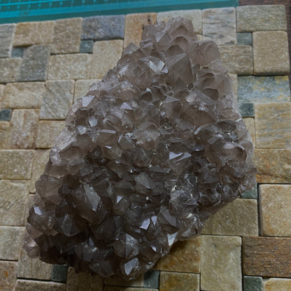 QUARTZ CRYSTAL ASSEMBLAGE : GOONVEAN PIT, NANDEAN, CORNWALL 1257g MF4601