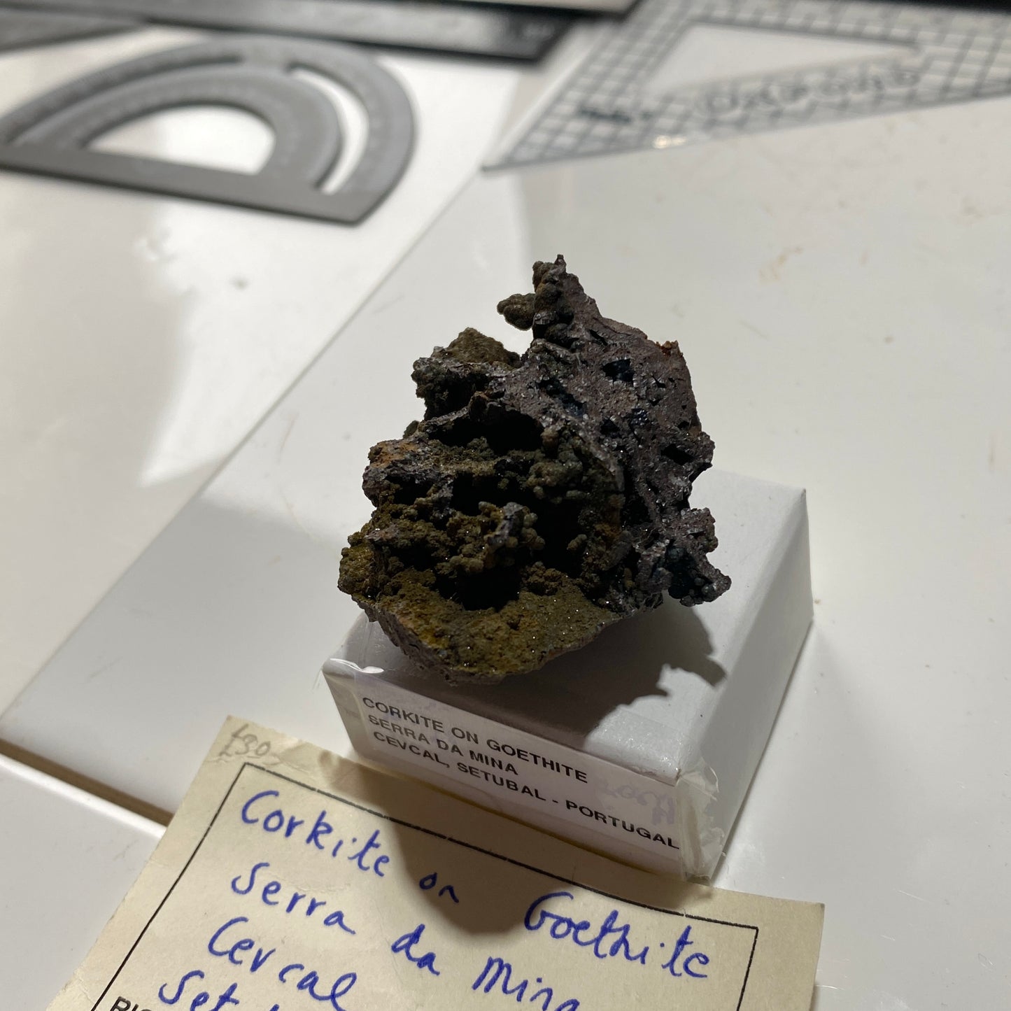 CORKITE ON GOETHITE : SERRA DA MINA, CERCAL, SETUBAL, PORTUGAL 36g MF4627