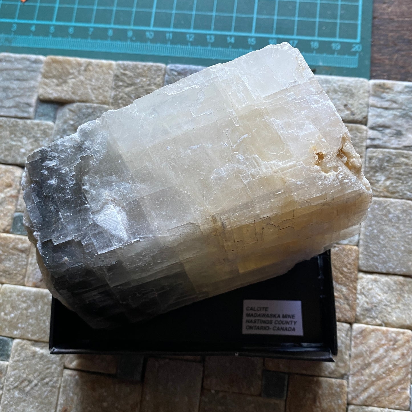 CALCITE RARE SPECIMEN FROM MADAWASKA MINE, ONTARIO, CANADA LARGE 692g MF370