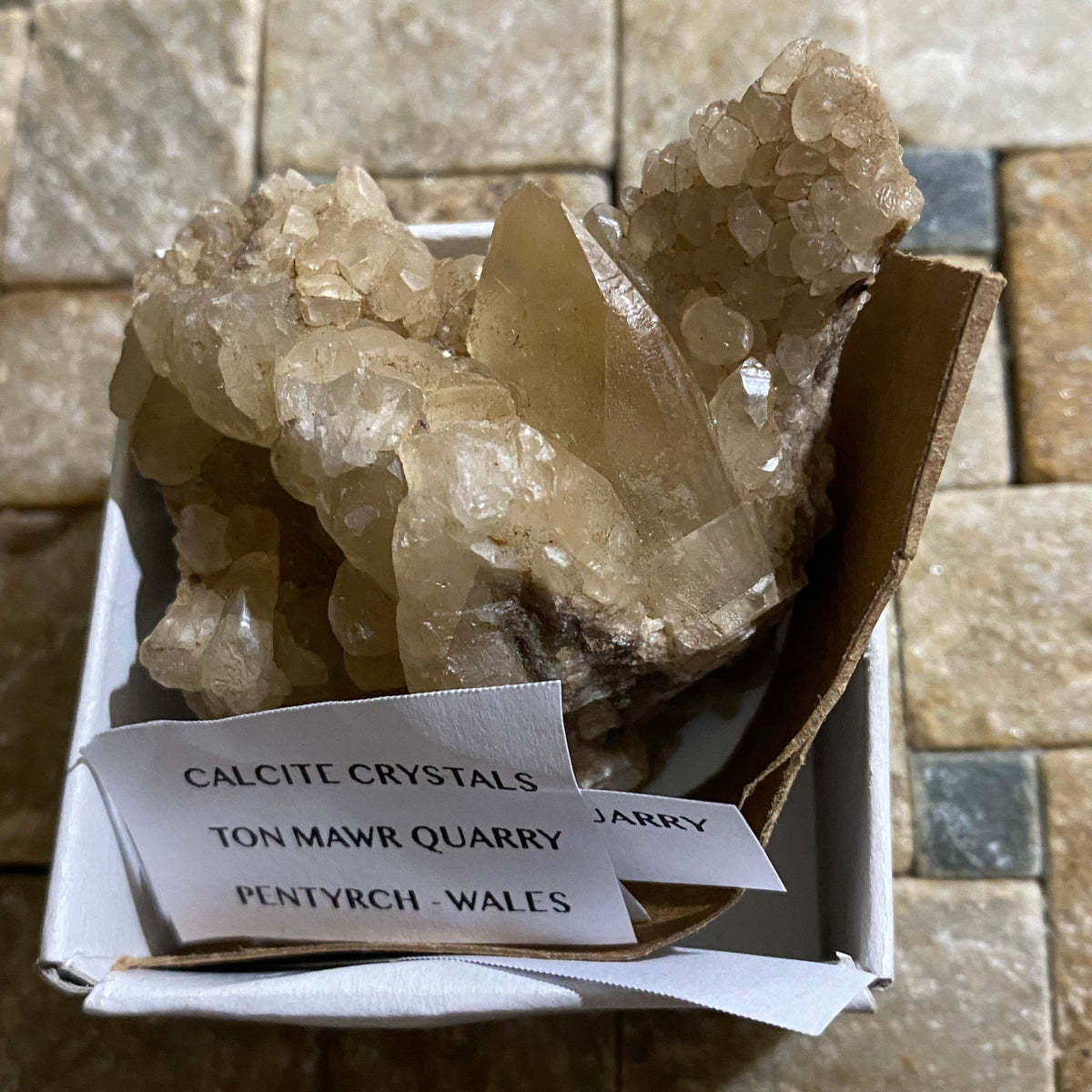 CALCITE : TOM MAWR QUARRY, PENTYRCH, WALES  72g. MF5327