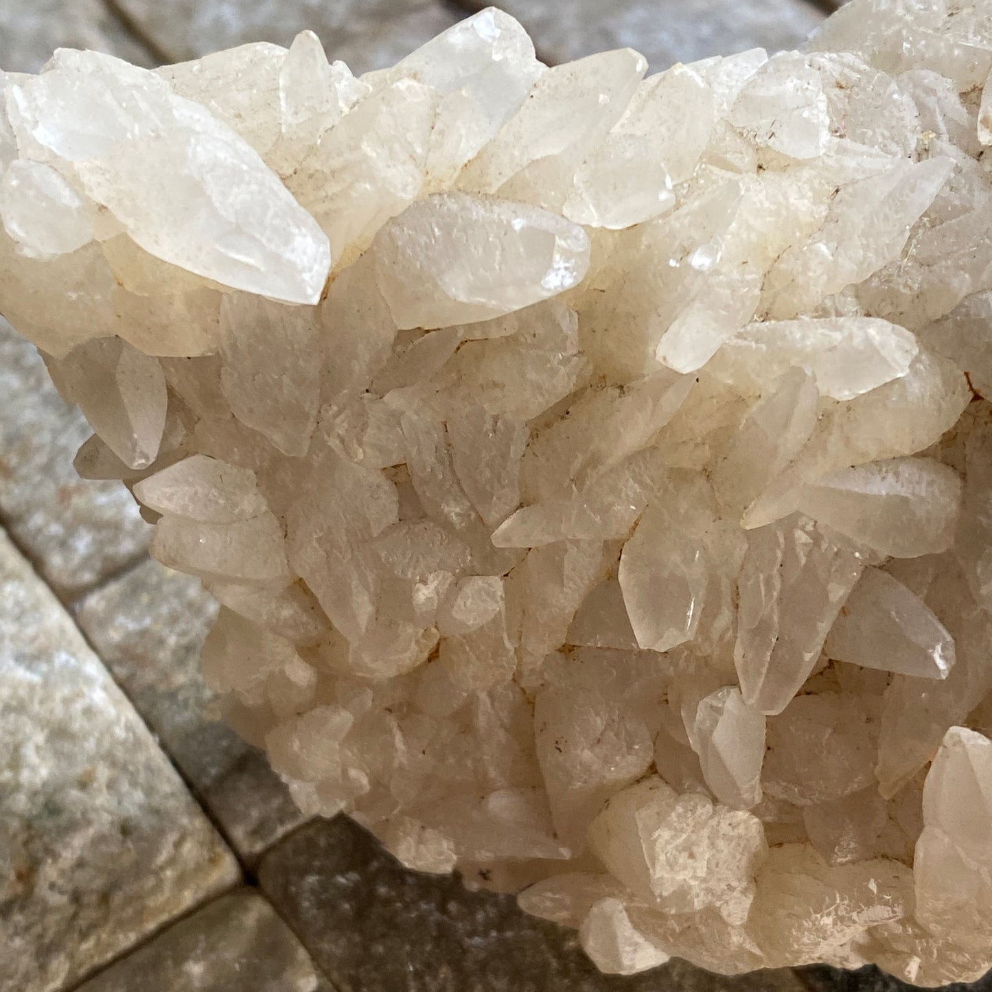 CALCITE 'RICE GRAIN" HABIT - COLEMANS QUARRY, SOMERSET 280g. MF6306