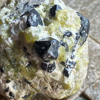 TITANOHEMATITE/LIZARDITE/HYDROTALCITE SNARUM, NORWAY RARE 76g MF1441