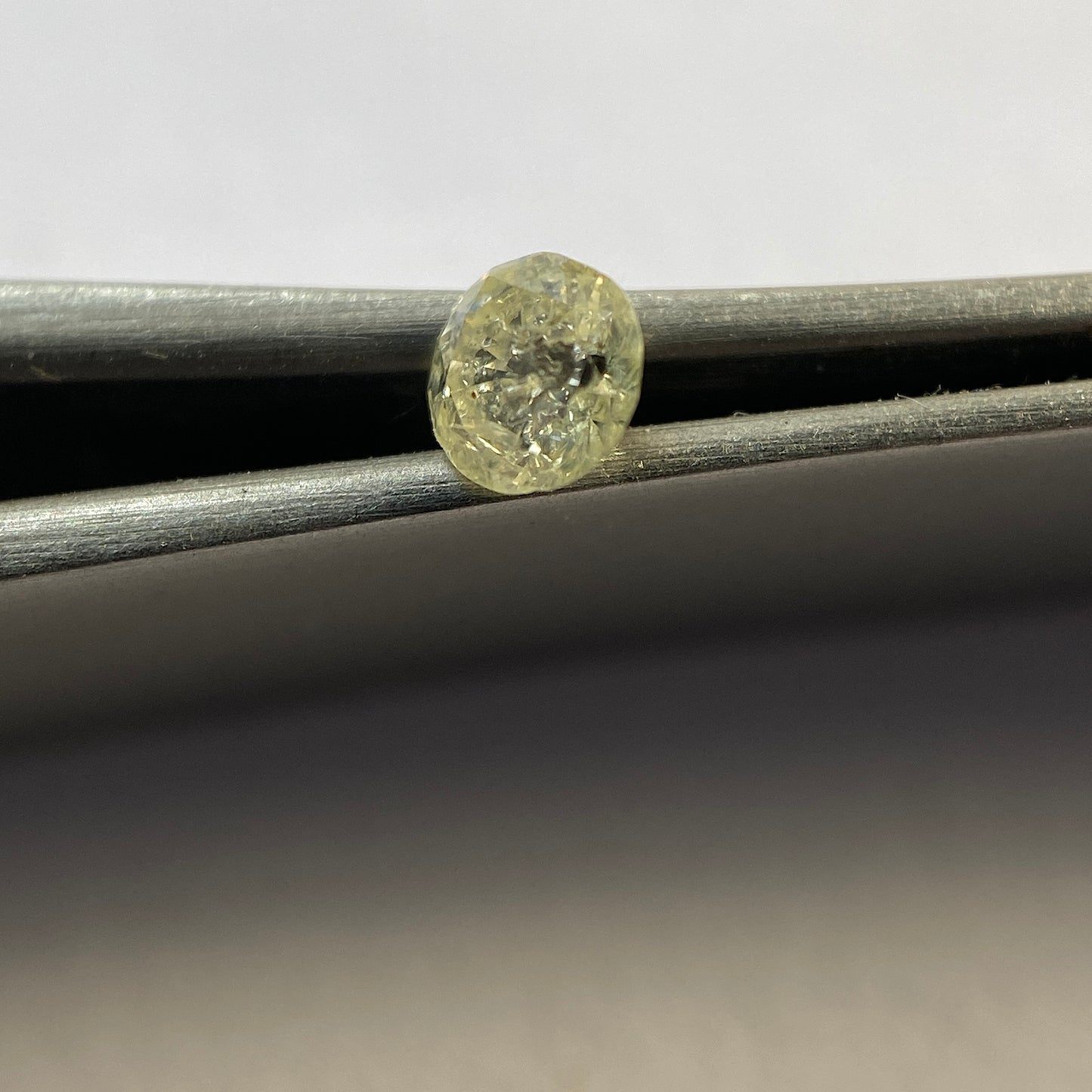 DIAMOND GEMSTONE NATURAL MINED - TINY 0.12Ct.  CAMEROON. MFG4243