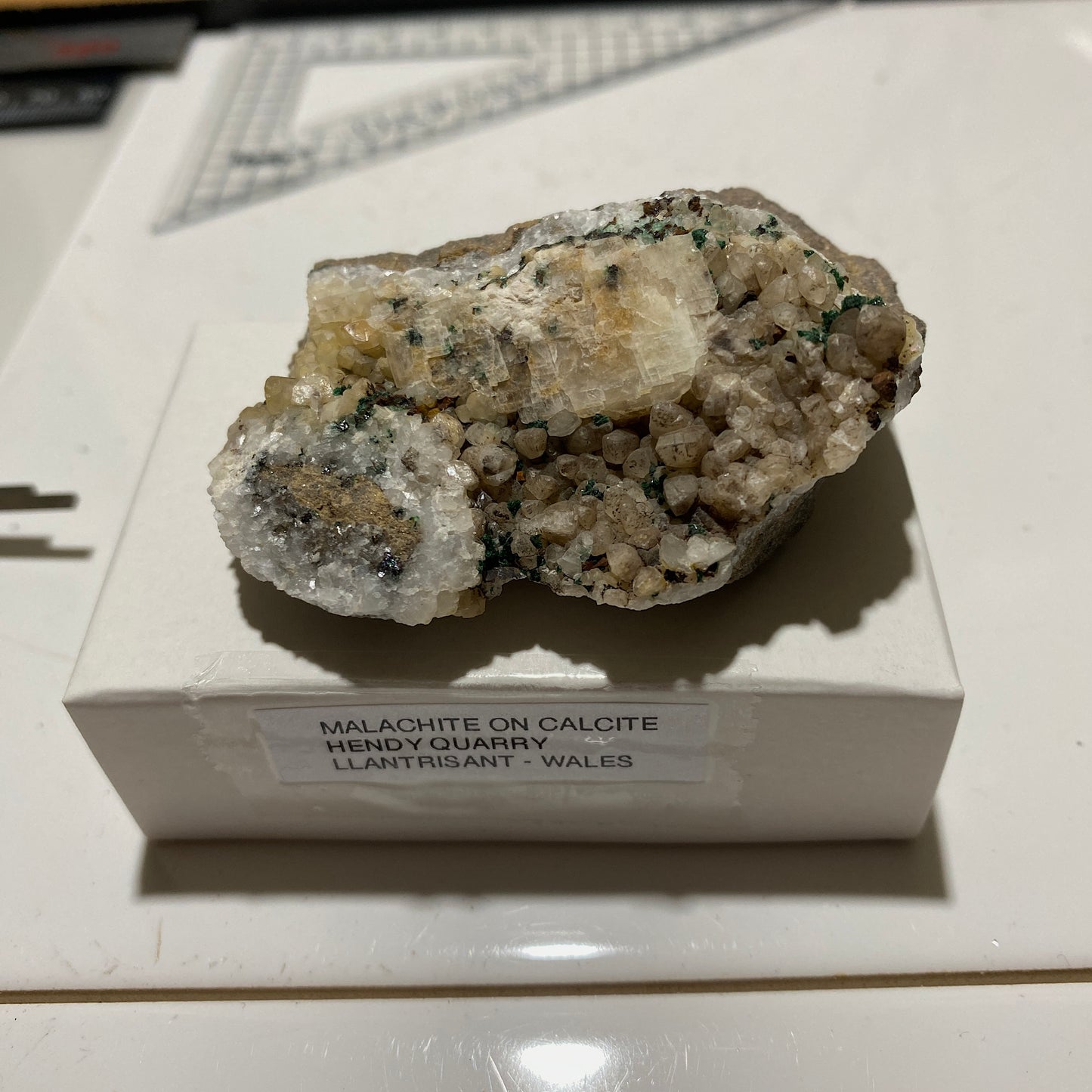 MALACHITE ON CALCITE : HENDY QUARRY, LLANTRISANT, WALES.  80g MF4605