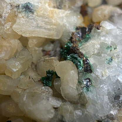 MALACHITE ON CALCITE : HENDY QUARRY, LLANTRISANT, WALES.  80g MF4605