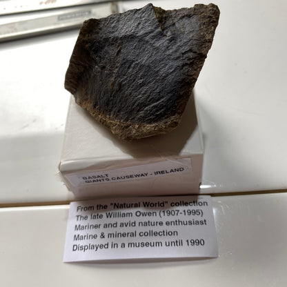 BASALT SPECIMEN FROM THE GIANTS CAUSEWAY, CO ANTRIM, N. IRELAND  66g MF5340
