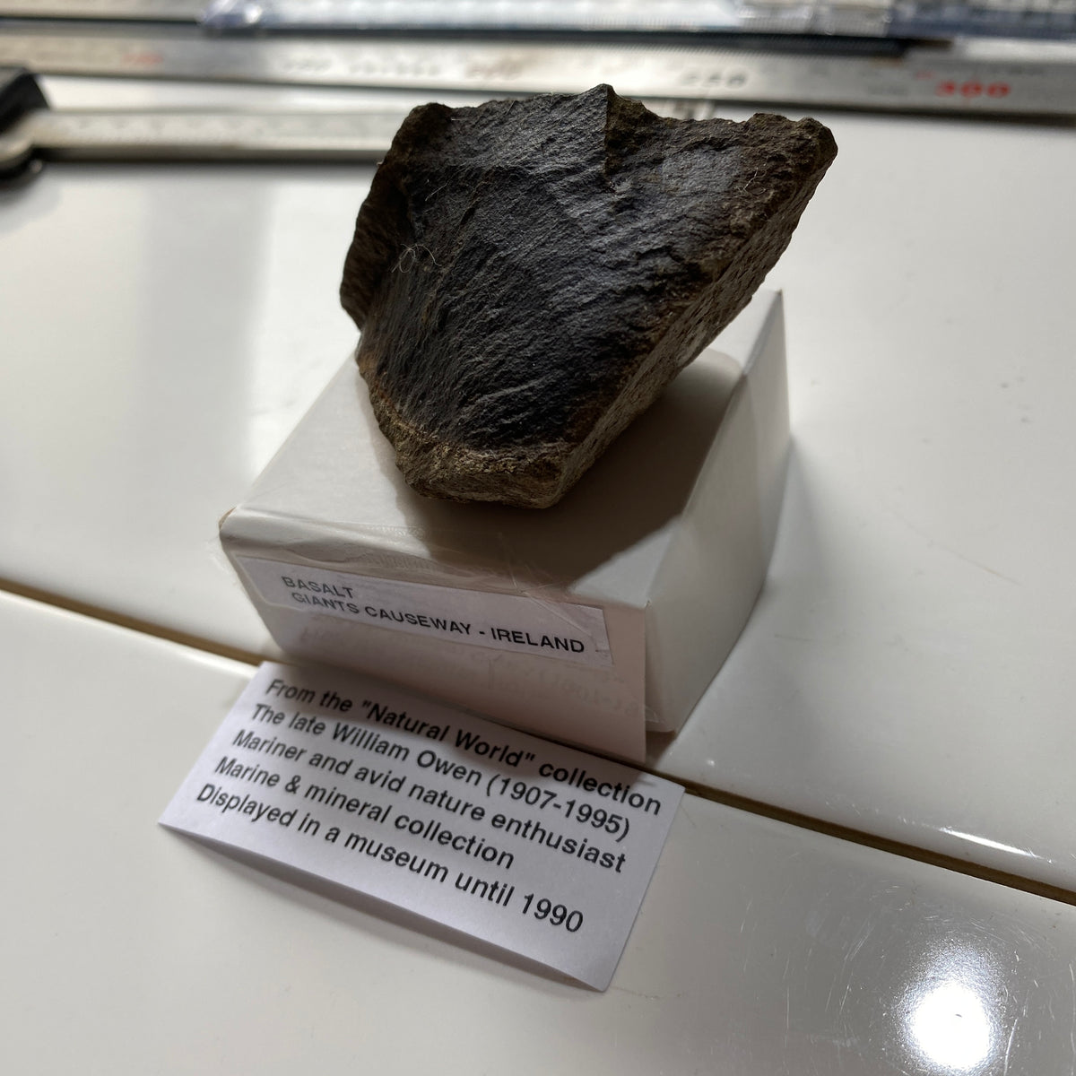 BASALT SPECIMEN FROM THE GIANTS CAUSEWAY, CO ANTRIM, N. IRELAND  66g MF5340