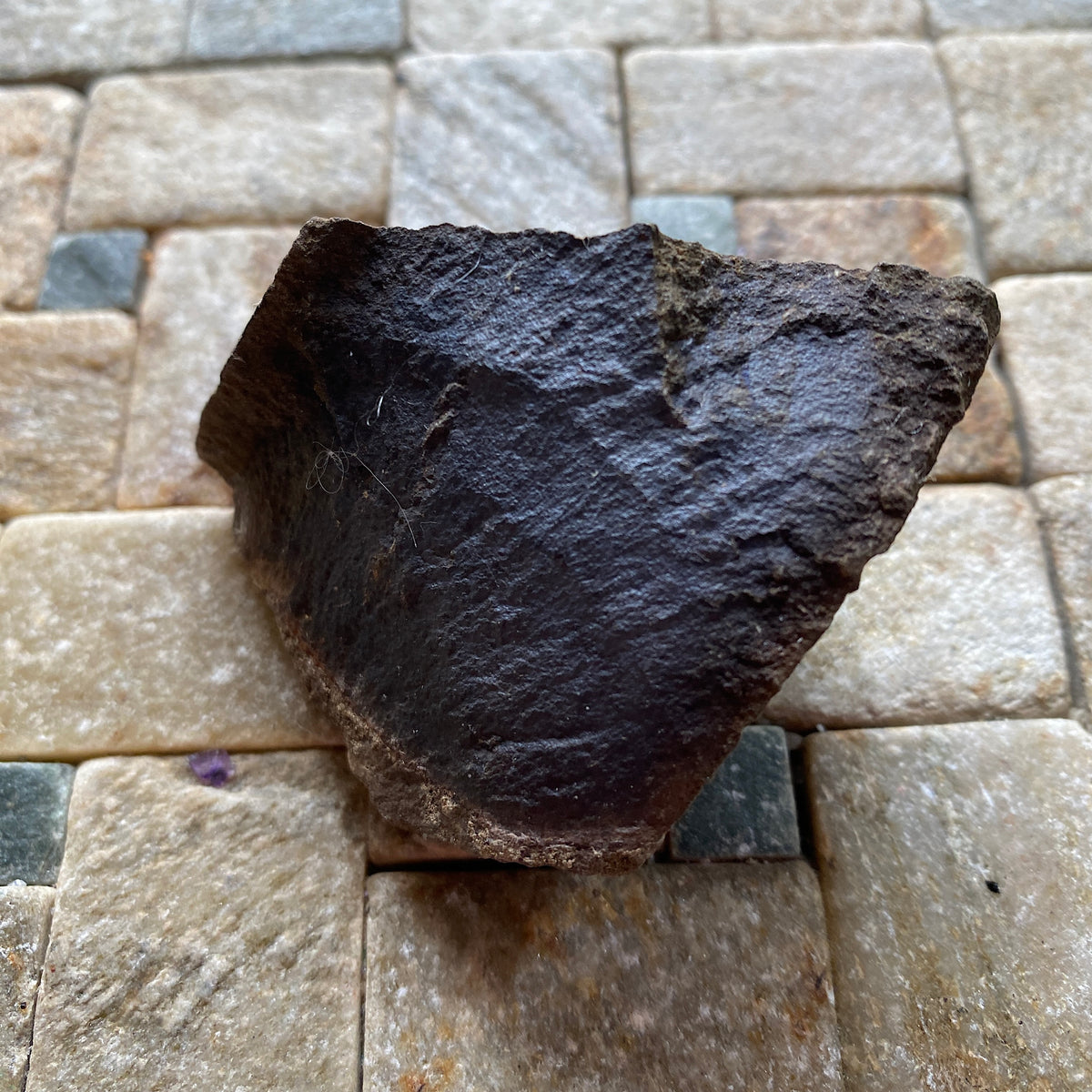 BASALT SPECIMEN FROM THE GIANTS CAUSEWAY, CO ANTRIM, N. IRELAND  66g MF5340