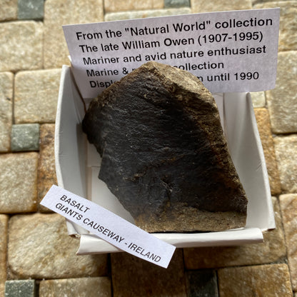 BASALT SPECIMEN FROM THE GIANTS CAUSEWAY, CO ANTRIM, N. IRELAND  66g MF5340