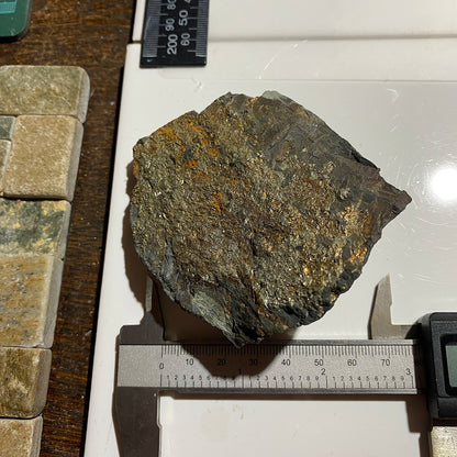 CHALCOPYRITE ON SLATE : CWM-Y-LLAN MINE, SNOWDONIA, WALES. 303g MF4664