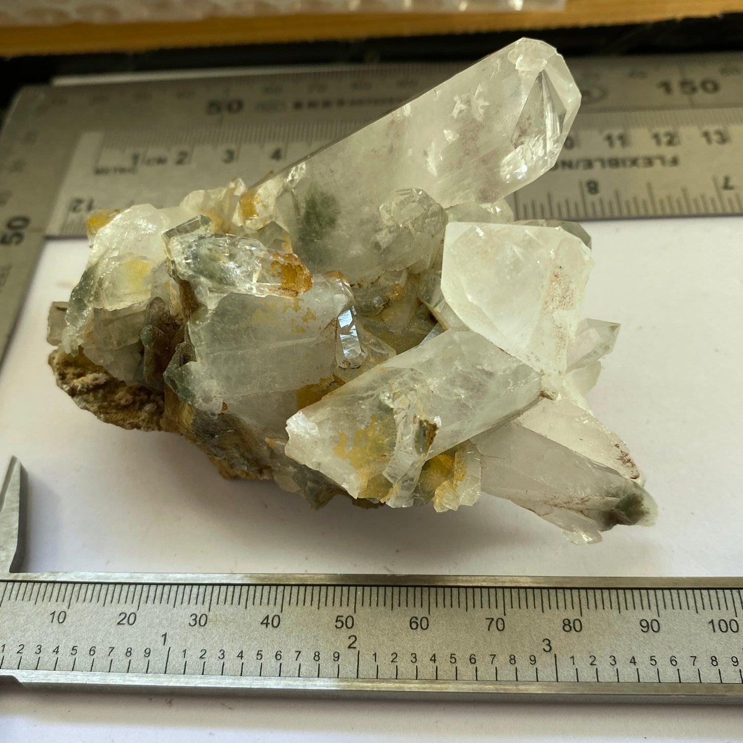 QUARTZ CRYSTAL ASSEMBLAGE WITH MINOR CHLORITE 165g MF3117