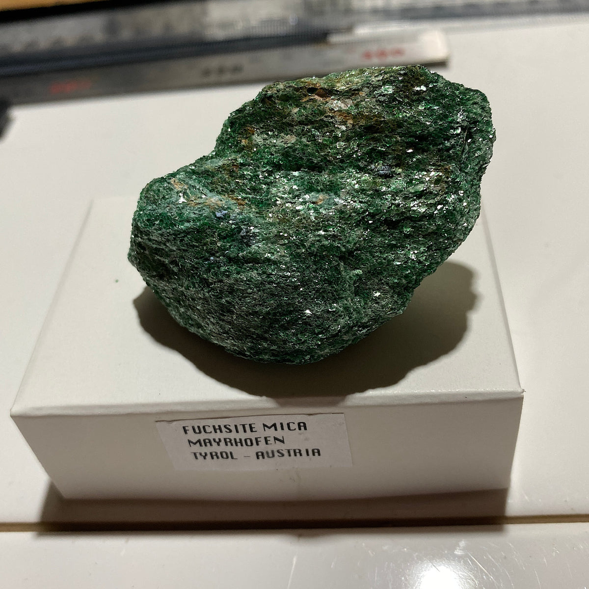 FUCHSITE MICA : MAYRHOFEN, TYROL, AUSTRIA. 68g. MF5346