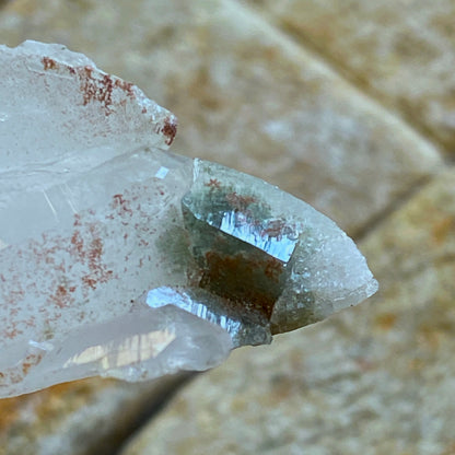 QUARTZ CRYSTAL ASSEMBLAGE WITH MINOR CHLORITE 165g MF3117