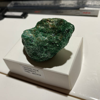 FUCHSITE MICA : MAYRHOFEN, TYROL, AUSTRIA. 68g. MF5346