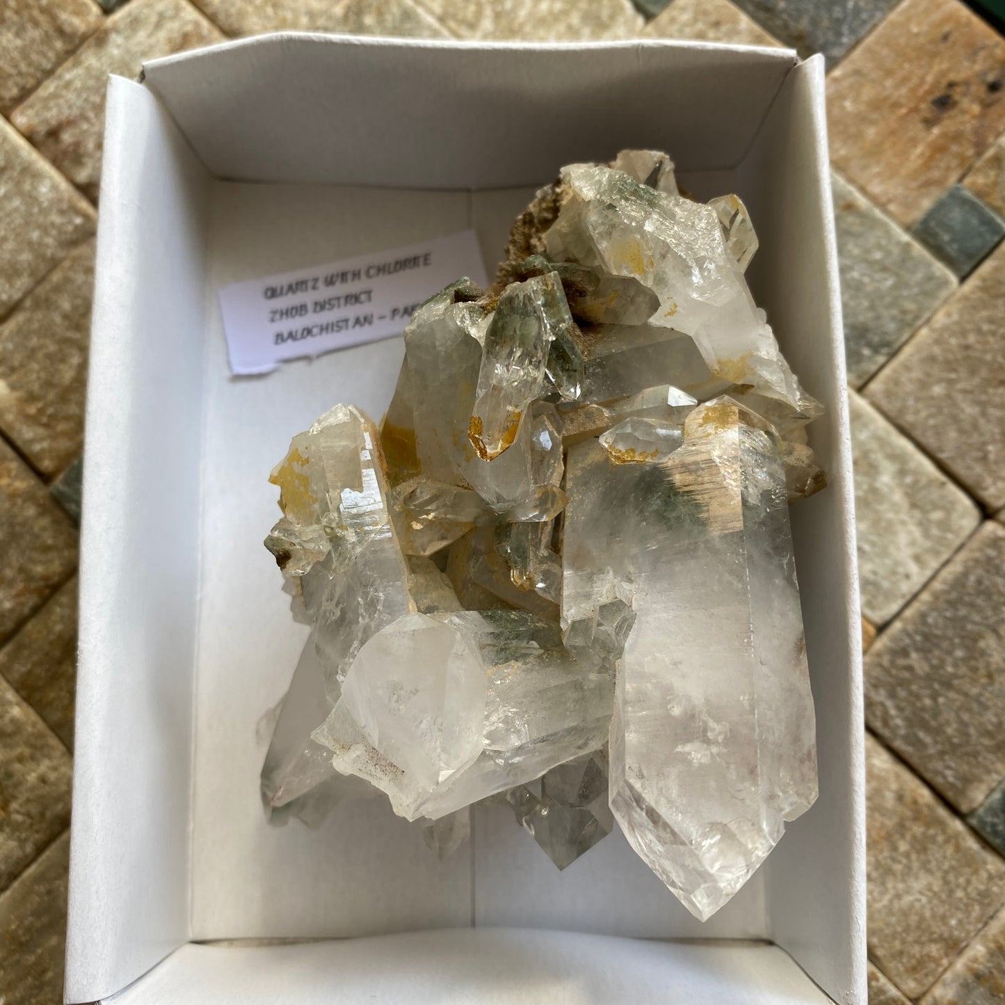 QUARTZ CRYSTAL ASSEMBLAGE WITH MINOR CHLORITE 165g MF3117