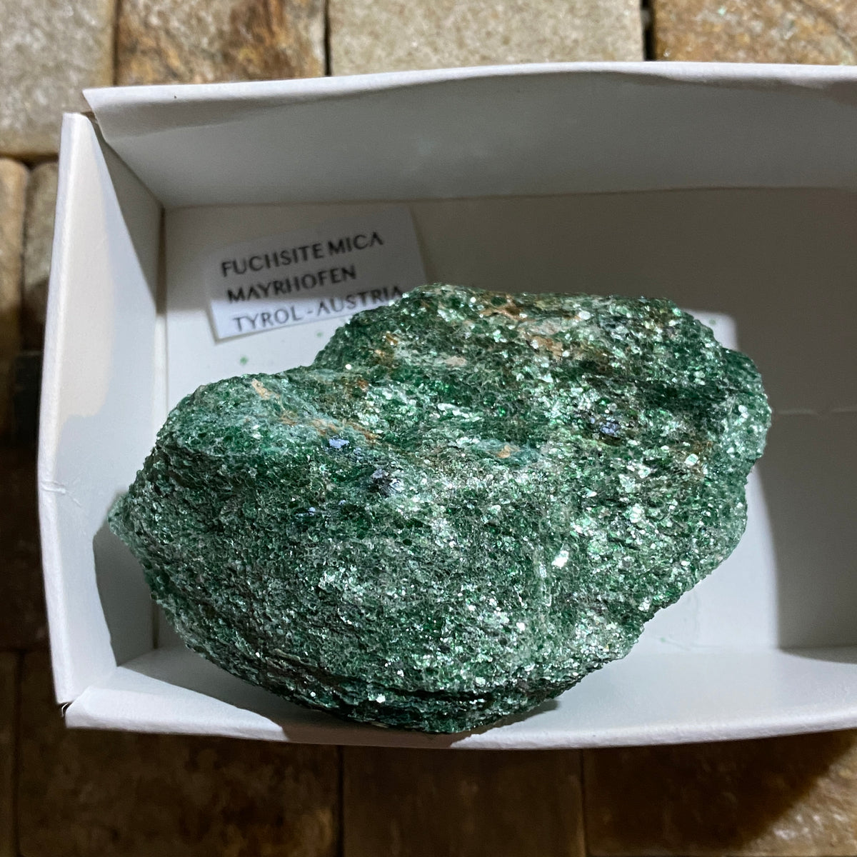 FUCHSITE MICA : MAYRHOFEN, TYROL, AUSTRIA. 68g. MF5346