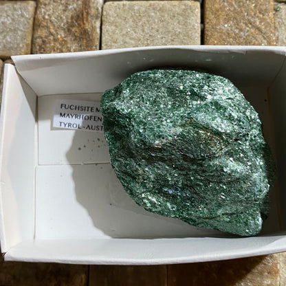FUCHSITE MICA : MAYRHOFEN, TYROL, AUSTRIA. 68g. MF5346