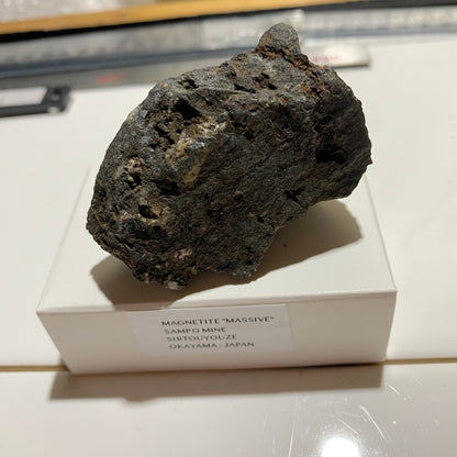 MAGNETITE "MASSIVE" : SAMPO MINE, OKAYAMA PREFECTURE, JAPAN  122g MF5347