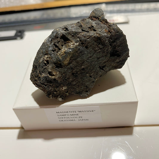 MAGNETITE "MASSIVE" : SAMPO MINE, OKAYAMA PREFECTURE, JAPAN  122g MF5347