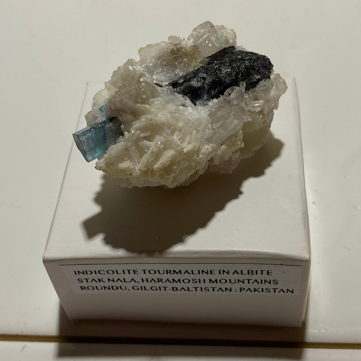 INDICOLITE TOURMALINE IN ALBITE : STAK NALA, HAROMOSH MTS, PAKISTAN 28g. MF5349